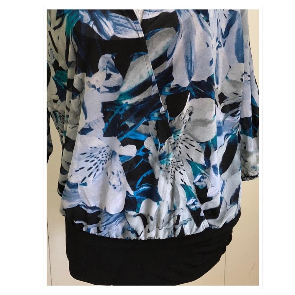 NWT Jennifer Lopez 3/4 sleeve floral top - Picture 4 of 5